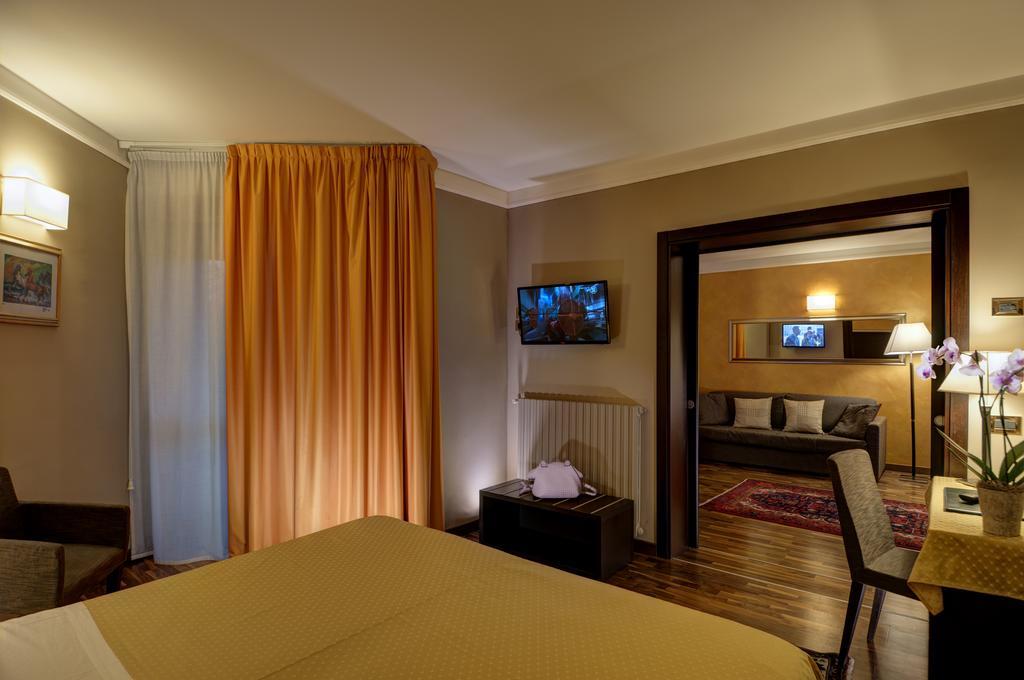 Hotel Petrarca Terme Монтегротто-Терме Номер фото