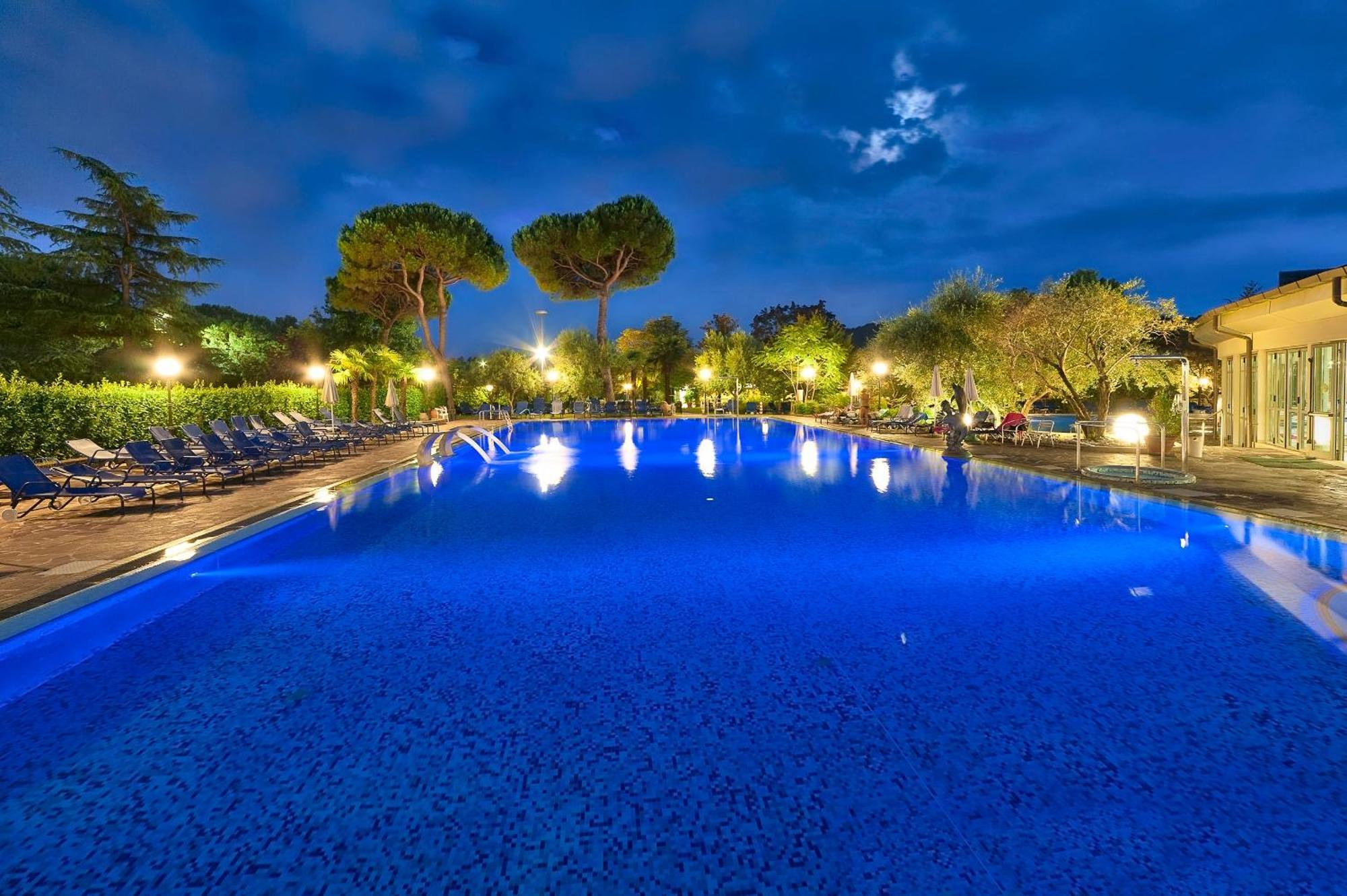 Hotel Petrarca Terme Монтегротто-Терме Екстер'єр фото