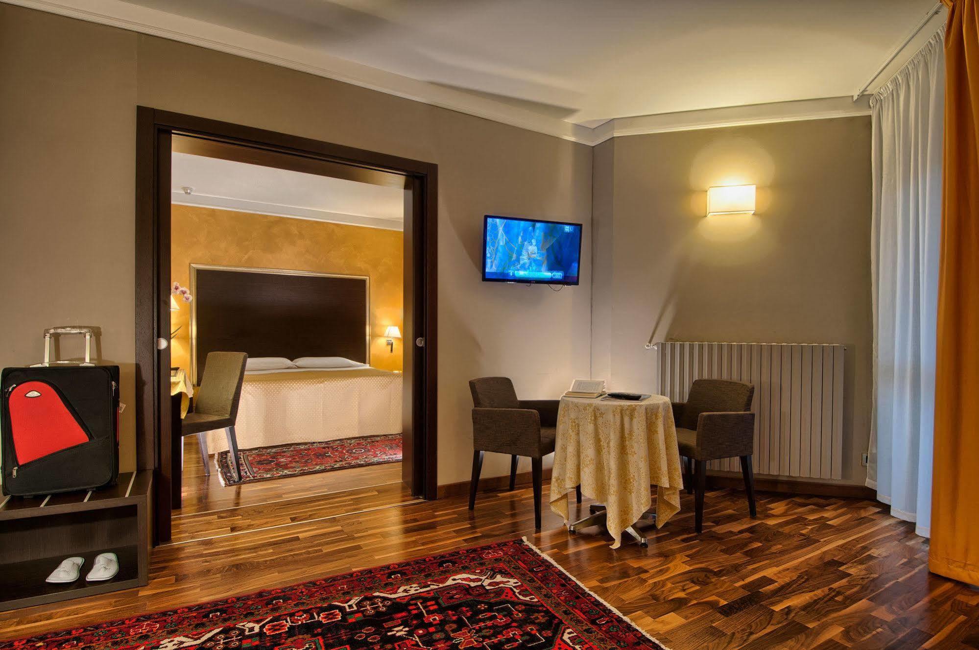 Hotel Petrarca Terme Монтегротто-Терме Екстер'єр фото